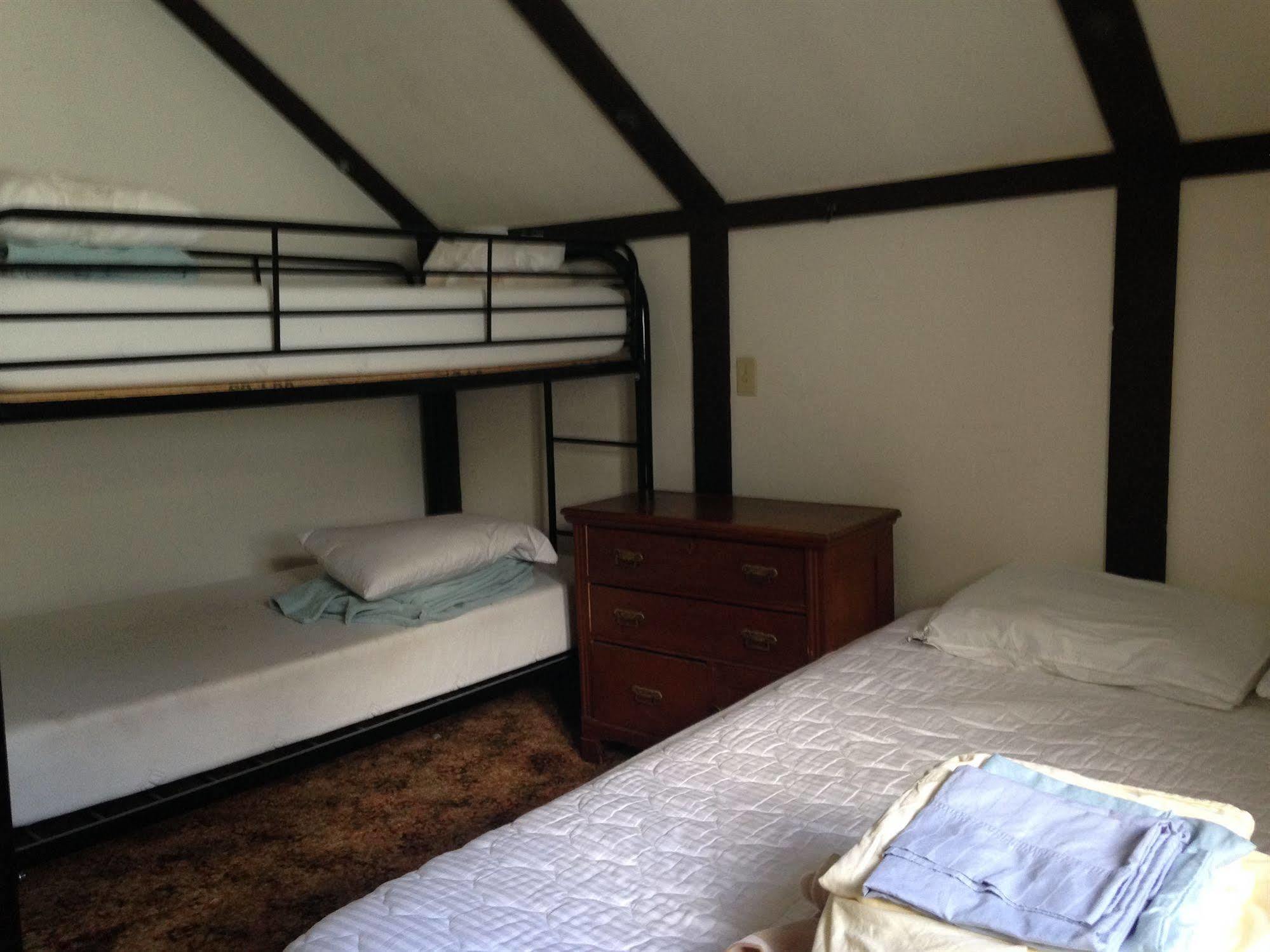 The Hostel California Bishop Ngoại thất bức ảnh